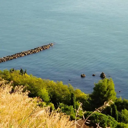 Contea Dei Ciliegi アパート ペダーゾ